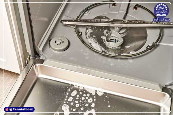 مشکلات رایج ماشین ظرفشویی : خارج نشدن آب از دستگاه