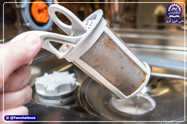 گرفتگی فیلتر تخلیه علت بوی بد ماشین ظرفشویی