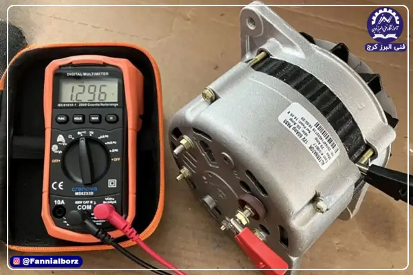 تست ولتاژ دینام برای بررسی علت کم‌ نور شدن چراغ‌ های ماشین
